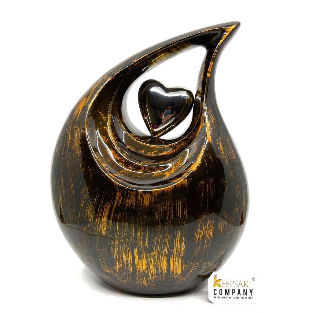 KEEPSAKE COMPANY Grande Urne Funéraire Blanche En Forme De Goutte Pour Cendres Humaines – Gagne Des Cendres – Urne Funéraire Pour Cendres Humaines Adultes Femmes, 2,5 Litres, Cœur Gravé Blanc Violet