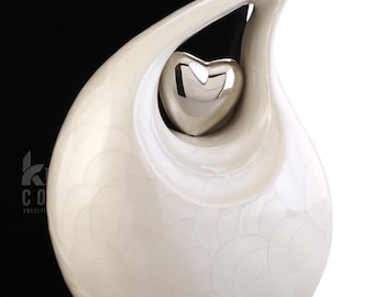 Urna cineraria per adulti a forma di goccia con dettagli in argento e urne a forma di cuore assortite per le ceneri di Keepsake