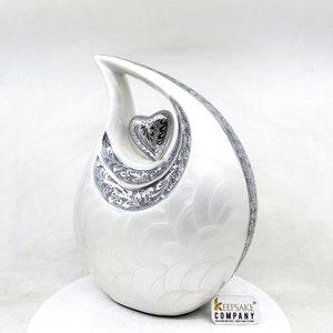 Exploring Unique Cremation Urn Designs: Finding a Personalized Tribute