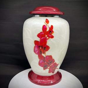 成人用赤い花の火葬骨壷 - 人間の遺灰を納める装飾的な埋葬用骨壷 - Keepsake Co のエレガントな遺灰入れとメモリアルストレージ