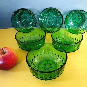 A lovely set of 6 emerald green, vintage MCM dessert bowls with star burst pattern by Arcoroc, France, 1970's