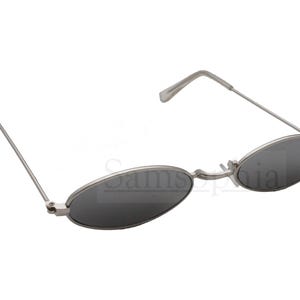 Modern Adult Oval Sunglasses Silver Mirrored Lens Silver Frame UV400 Protection. SMAOV006