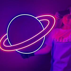 Saturn neon light top