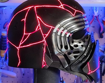 Casque inspiré de Kylo Ren TROS