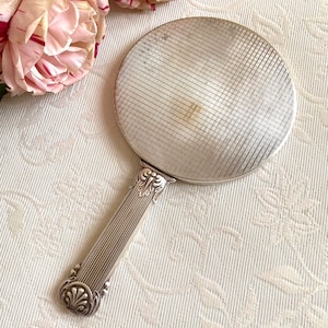 Miroir à main Art Nouveau antique Belle Époque, français 1890-1900, plaqué argent avec de beaux détails. Poinçonnage