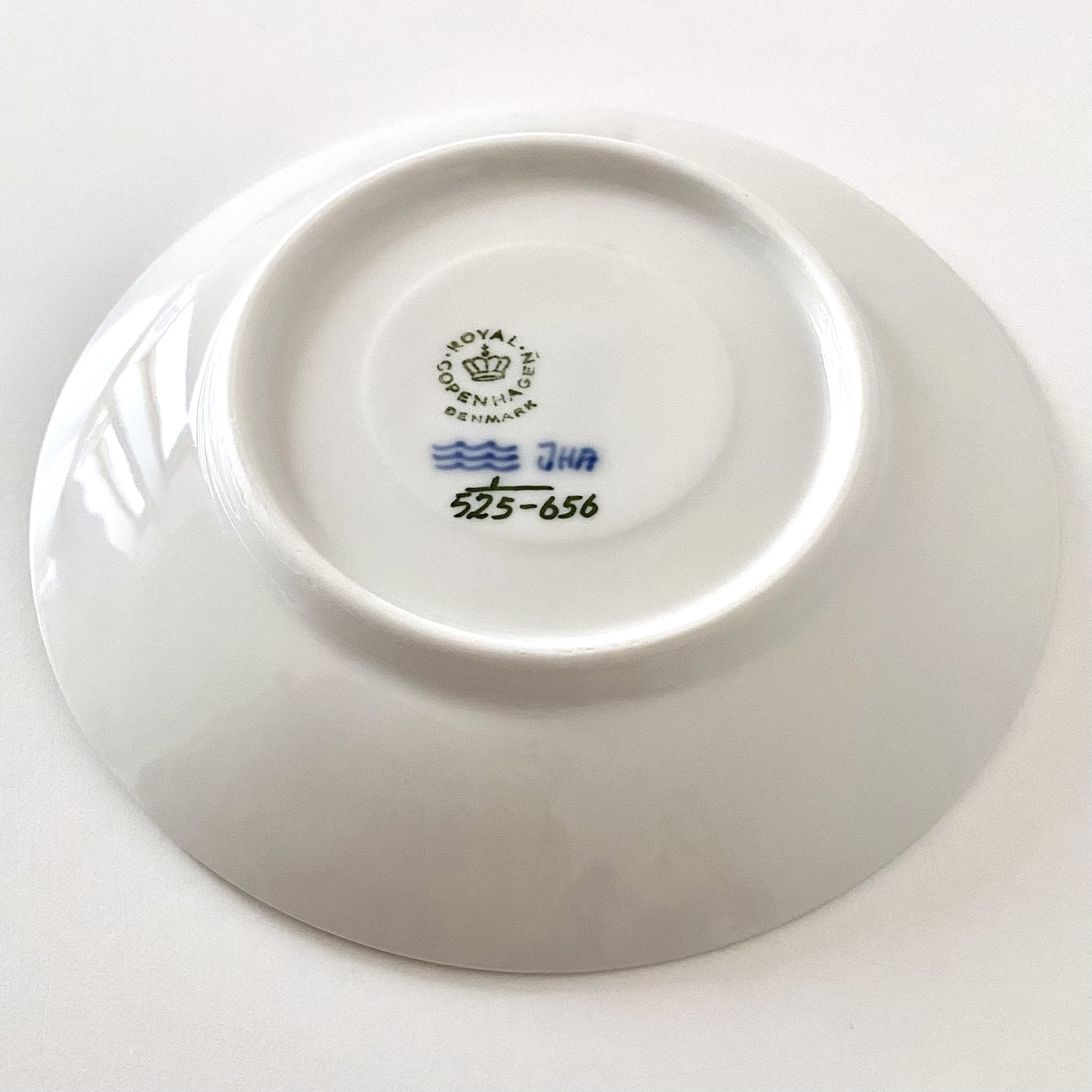 Blue Fluted First Class Royal Copenhagen No. 525-656 Large Blue Fluted First Class Royal Copenhagen No. 525-656 Large