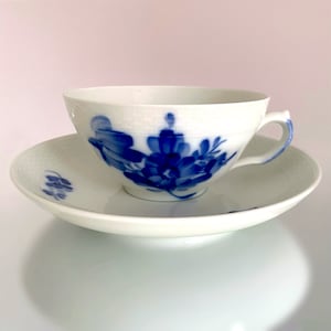 Beautiful First Class Royal Copenhagen No. 8049 Tea Cup and Saucer Set. Braided Blue Flower &quot;Blå Blomst&quot; Motive on Vintage White Porcelain