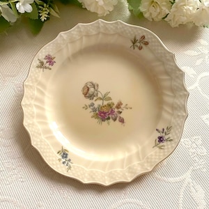 Green Orange Peony Frijsenborg 17 cm Rare Large Cake/Side Plate Royal Copenhagen No. 910-1625. Creamy Off White with Gold Trim