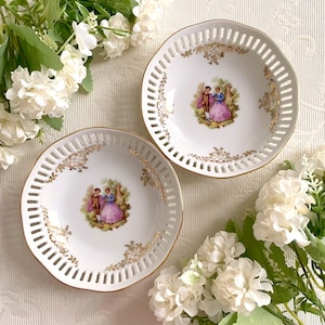 Crown Bavaria White Porcelain Full Lace Gold Trim Candy Dish. Courting Couple Fragonard Love Story Rococo Style. Please Read Description!