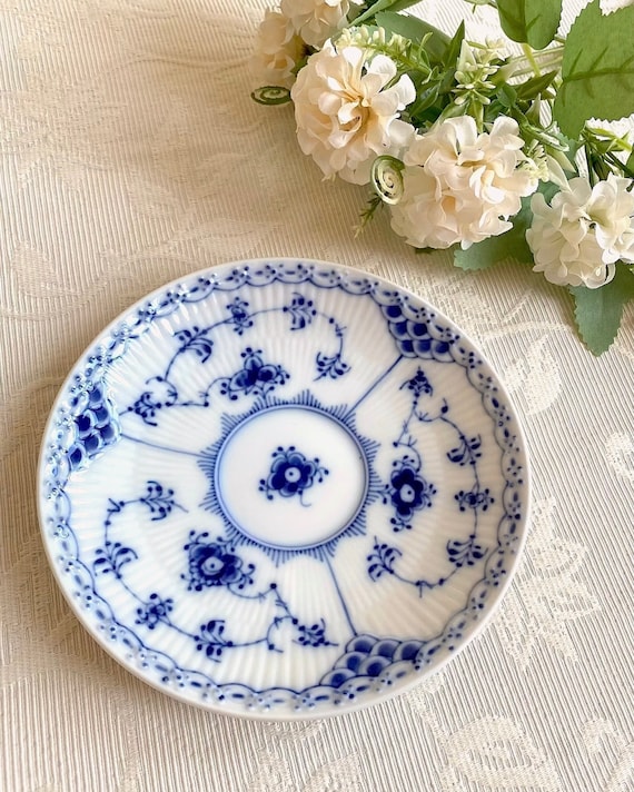 Blue Fluted First Class Royal Copenhagen No. 525-656 Large Blue Fluted First Class Royal Copenhagen No. 525-656 Large