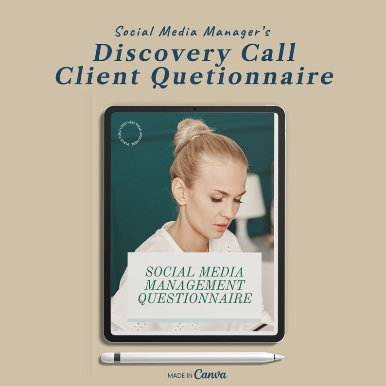 Pode incluir: Um tablet digital exibindo um question&aacute;rio intitulado "Social Media Management Questionnaire". O tablet est&aacute; em uma superf&iacute;cie bege com uma caneta branca ao lado. O texto "Made in Canva" est&aacute; na parte inferior do tablet.