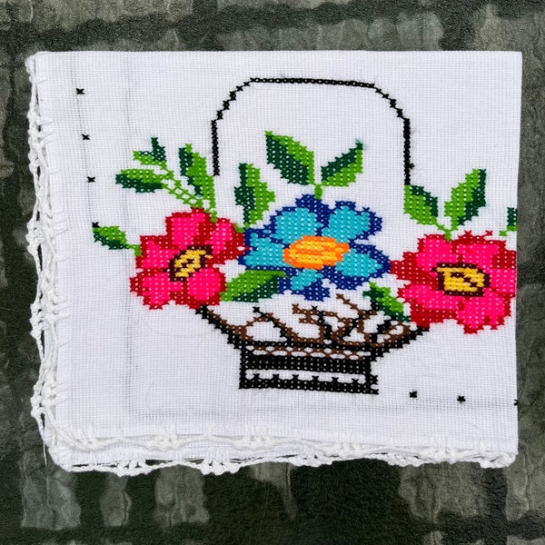 Cross Stitch Flower Tortilla Warmer | Servilletas Mexicanas de Punto de Cruz Flores | Basket of Flowers