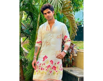 Kurta con pantalón de crepé francés color blanco roto con estampado ikat Pichai para hombres y niños.