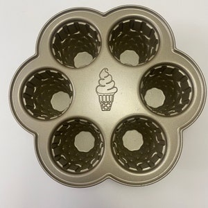 Vintage Nordic Ware Thick Aluminum Ice Cream Cone Cup Cake Pan 4.5 Cups 1 L