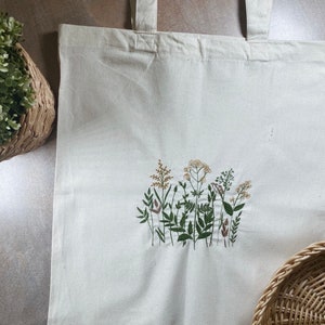 Embroidered wildflower Tote Bag, Embroidery wildflower floral Tote, Flower Canvas Bag, Wildflower bag, EmbroideredCanvas Bag,Canvas Tote Bag