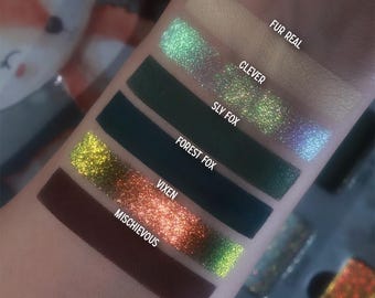 What The Fox Eyeshadow Palette: Winter Forest Multichrome Makeup