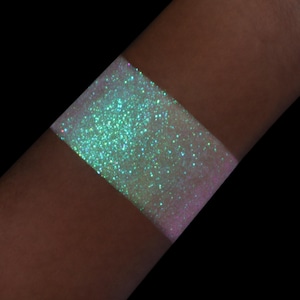 Gaia Moon Dust Loose Pigment: Iridescent Multichrome Eyeshadow