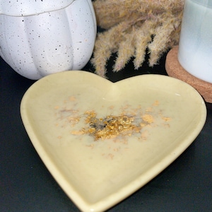 Dekoschale/Schmuckschale aus Epoxidharz in Herzform / Wohndeko / Dekotablett / Home / Tischdeko
