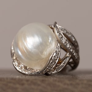 FABULOUS Pearl and Diamond Cocktail ring in Platinum RARE Large 15mm Baroque Pearl