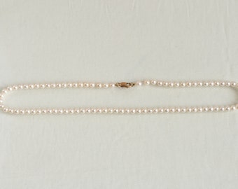 DELICATE 16 inch Pearl row of 4.5mm white fresh water cultured pearls on a 9ct catch