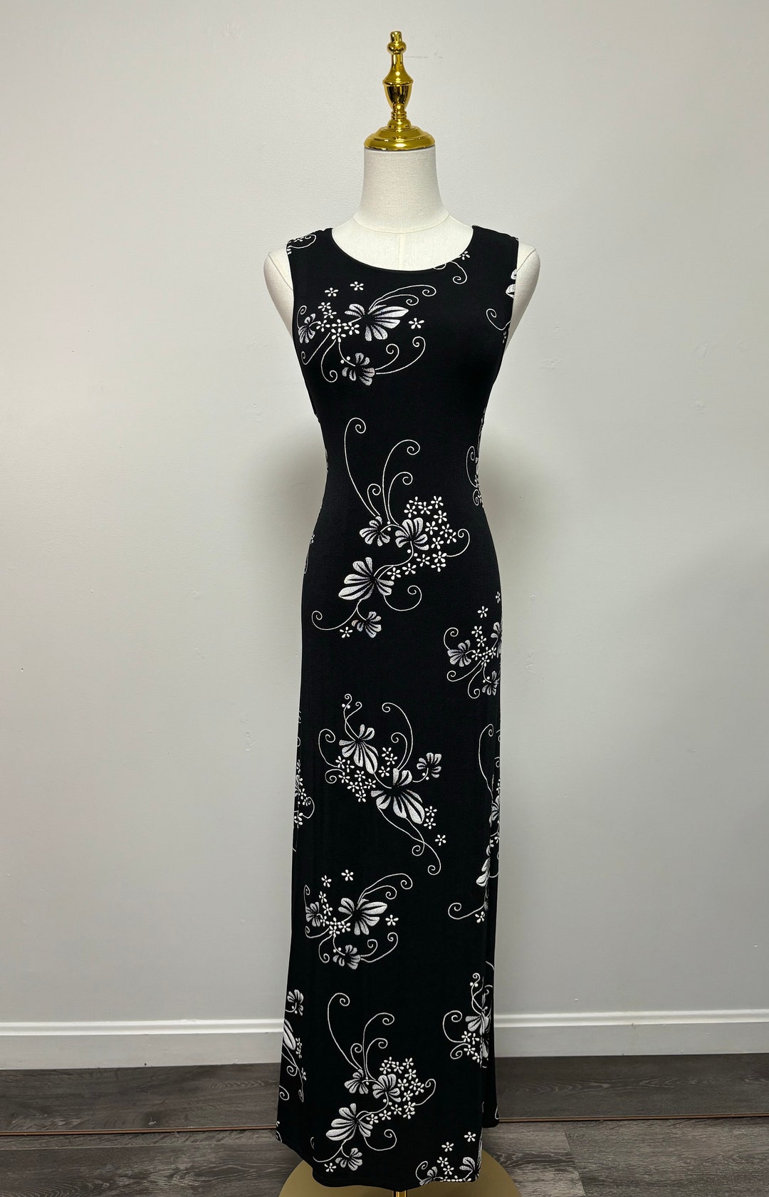 90s Black & Coral Floral Maxi Dress (S/M)