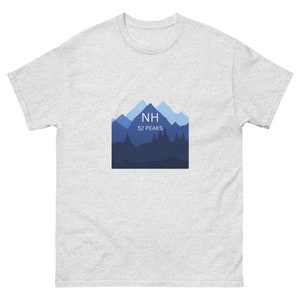 Camiseta 52 Peaks de New Hampshire: camiseta de senderismo de NH para amantes de las actividades al aire libre. Celebra la naturaleza, las montañas y los senderos. Regalo para senderistas, tanto para hombres como para mujeres.