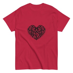 Abstract Celtic Heart T-Shirt – Traditional Love Knot Symbol – Eternal Celtic Design Tee – Irish Heritage Streetwear for Men & Women