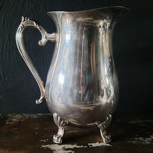 Vintage Leonard Silverplate Water Pitcher with Lion&#39;s Paw Feet and Ice Guard
