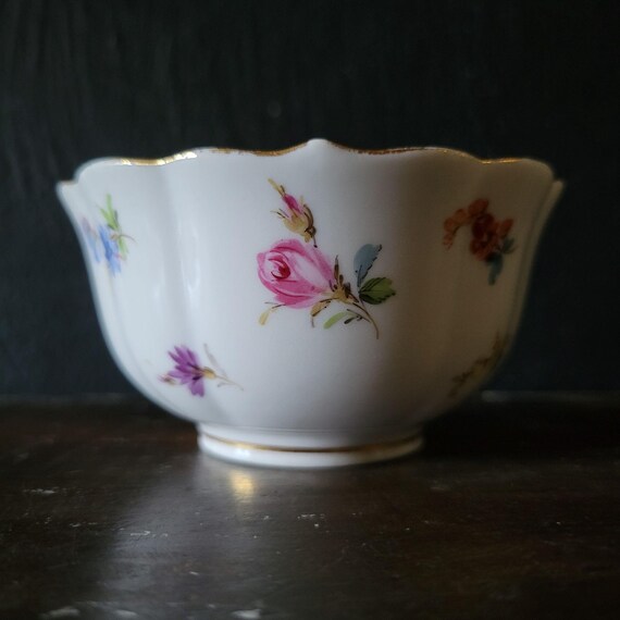 Vintage Meissen Scattered Flowers Tea Cup Crossed Swords Mark