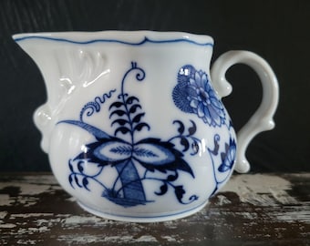 Jarra de crema vintage Blue Danube de 177 ml (6 oz) de porcelana azul y blanca con diseño floral y de volutas.