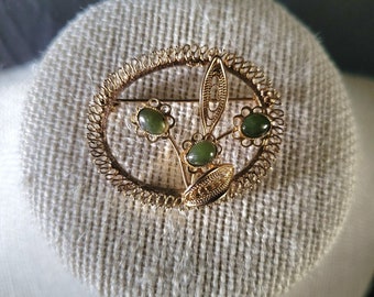 Vintage Green Jade Gemstone 3 Gem Daisy Flower Oval Openwork Spiral Gold Tone Pin Brooch