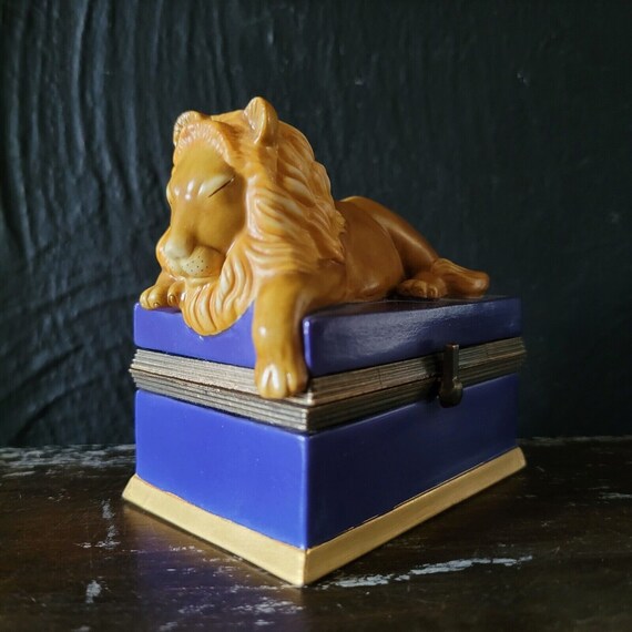 Vintage Bombay Company Sleeping Lion Trinket Box 1998… Gem