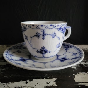 Conjunto de xícara e pires vintage Royal Copenhagen azul canelado meia renda # 756