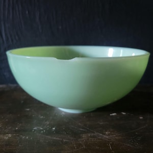 Vintage Jadeite Green Milk Glass Bowl Retro Kitchenware Green Bowl 6.125&quot; *Read