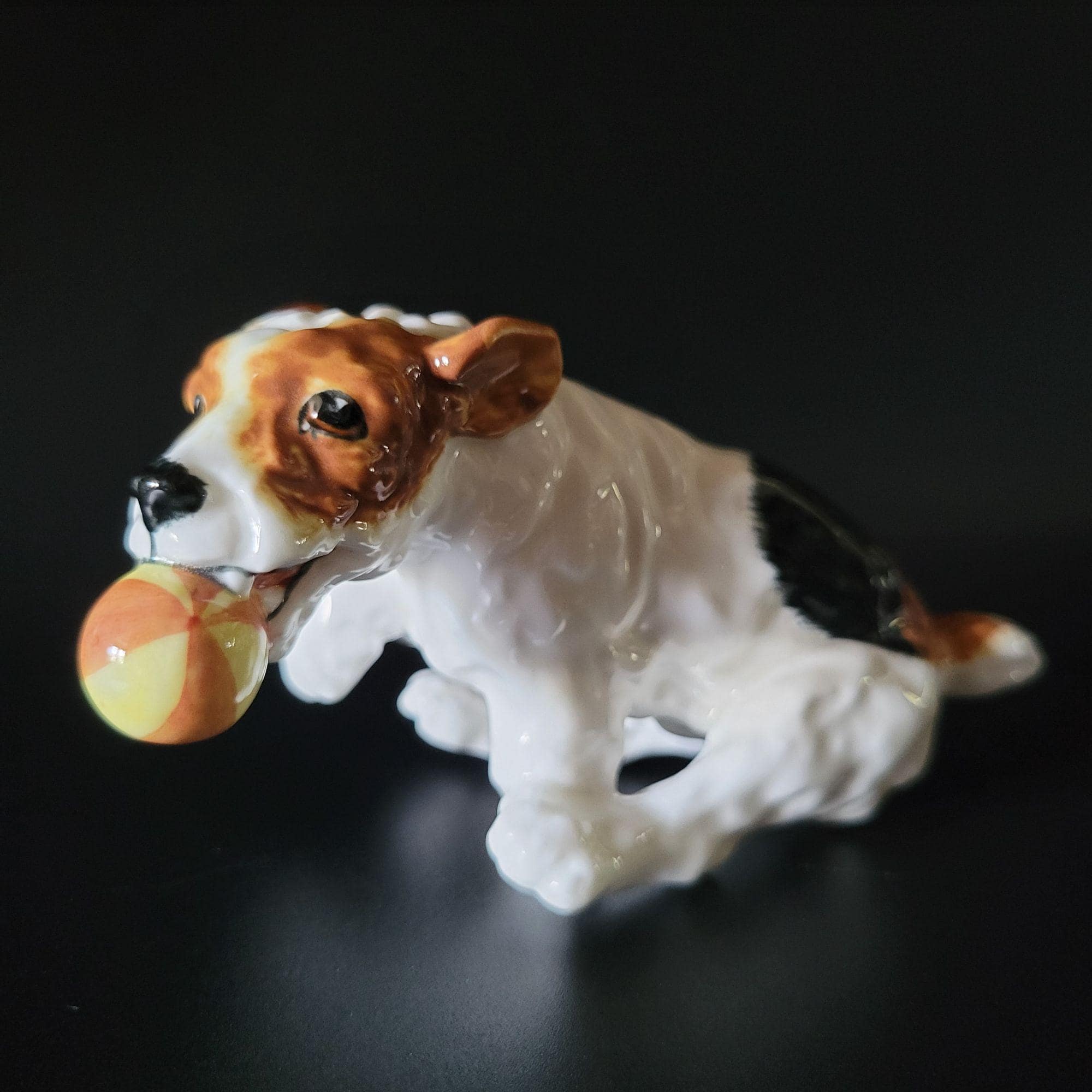 ロイヤルドルトン　犬の置物　 ロイヤルドルトンの犬の磁器人形 - HappyEndy ハッピーエンディー