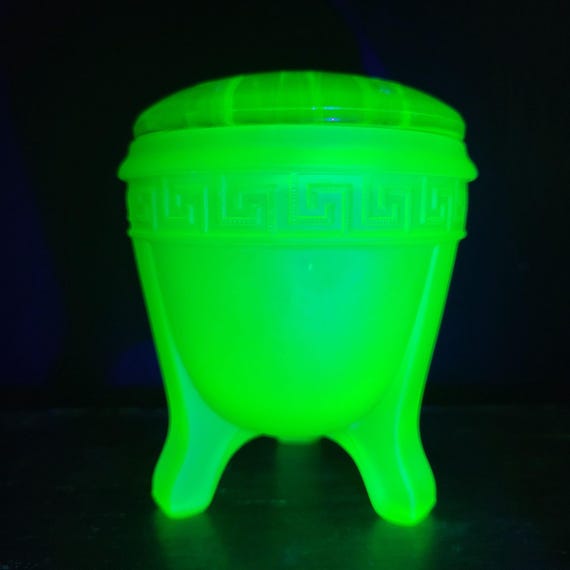 ヴィンテージ L.E. スミス サテンガラス ギリシャキーフラワー カエル