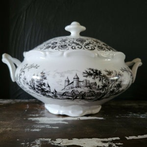 Schumann-Bavaria Arzberg Castle Round Covered Vegetable Dish Black and White Tureen