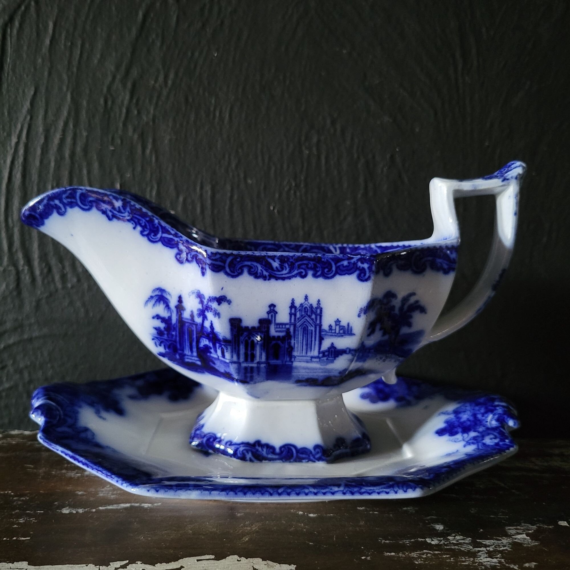 Antique Flow Blue Gravy Boat and Underplate, Blue and White  display picture 1