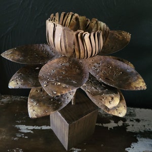 Z Gallerie Tea Light Water Lily, Metal Flower Sculpture