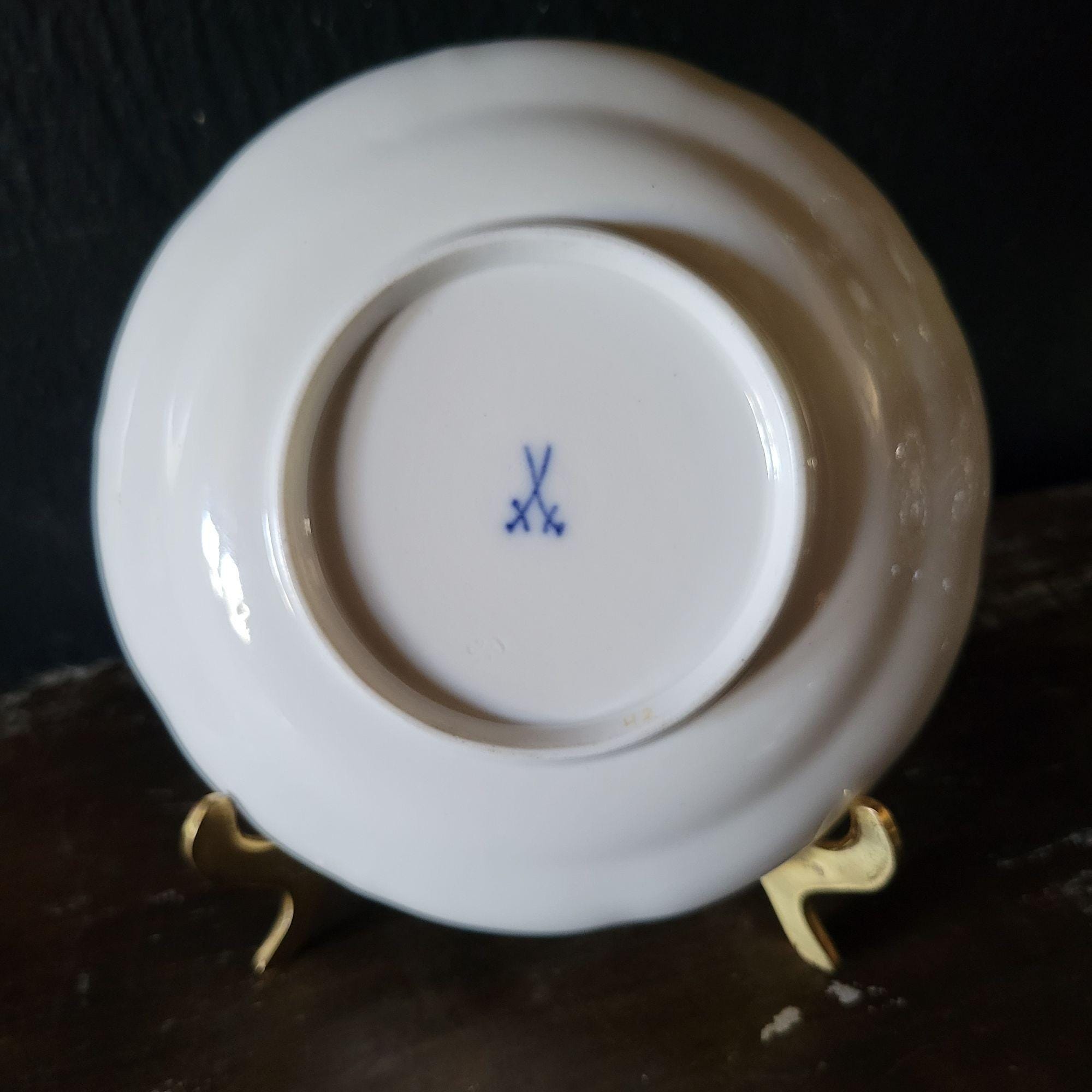 Vintage Meissen Scattered Flowers Porcelain Saucer With Gold Trim
