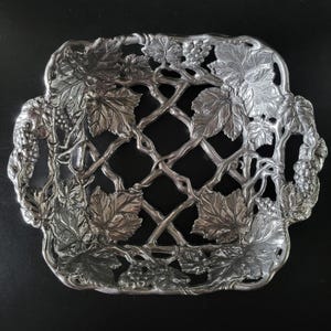 Porta casseruola Arthur Court con motivo classico a uva e pirofila Pyrex da 2 litri