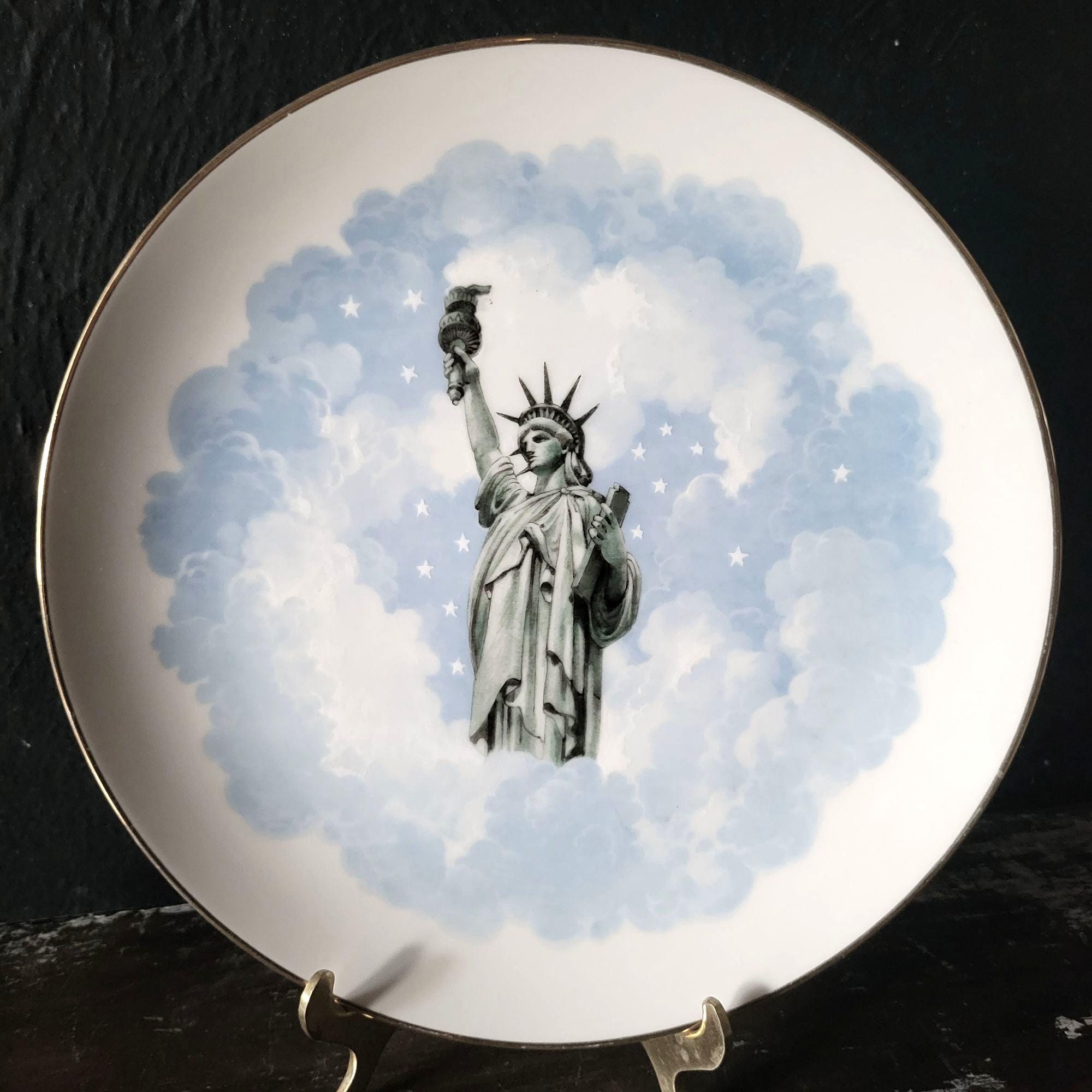 【USED美品】  自由の女神　飾皿　飾り皿 ヴィンテージの自由の女神像プレート、アメリカのランドマークのお土産