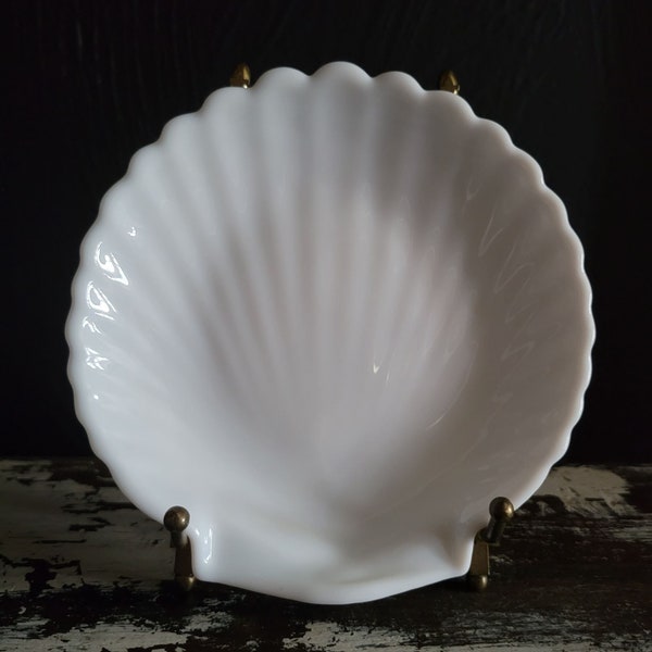 Vtg Milk Glass Shell Seashell Serving Dish, Trinket Dish, Candy Dish, Pin Tray