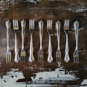 Set Of 9 International Silver Co Stainless Steel Cocktail Forks / Seafood Forks