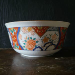 Vtg Japanese Imari Porcelain Bowl With Hand-Painted Floral & Geometric Pattern