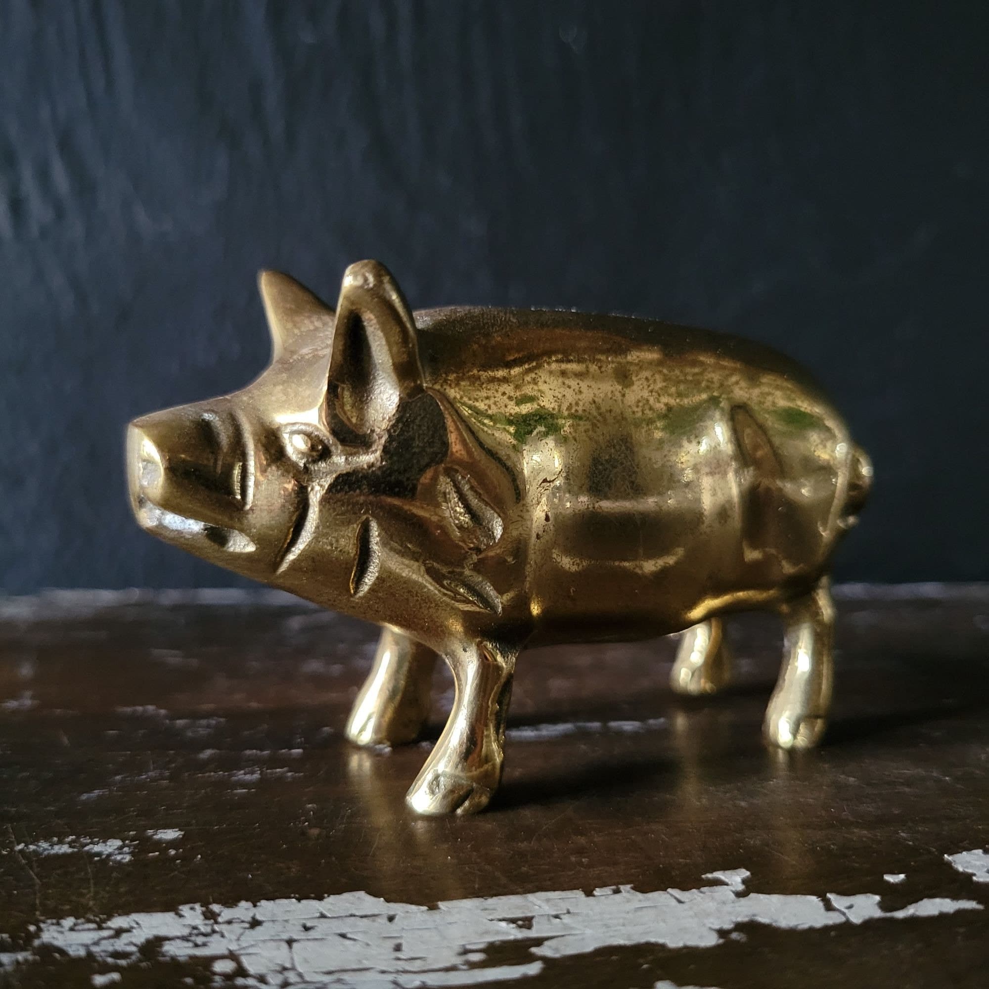 小さなヴィンテージの真鍮製の豚の置物、金色の豚、真鍮製の動物