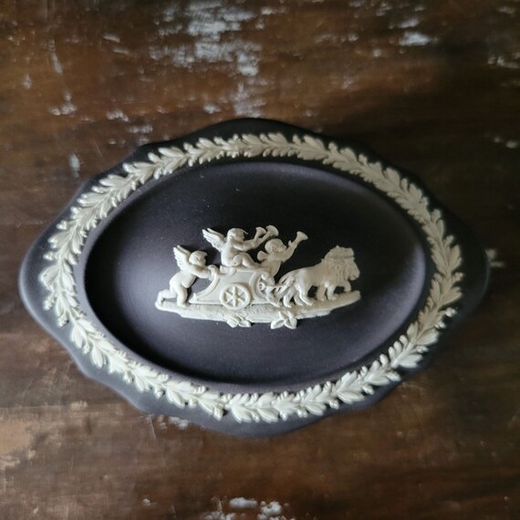 Wedgwood Basalt Black Jasperware Scalloped Trinket Bo… Gem