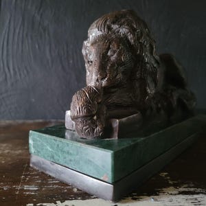 Vtg The Bombay Co. Bronze Lion Sculpture On Green Marble Base after Canova Lions
