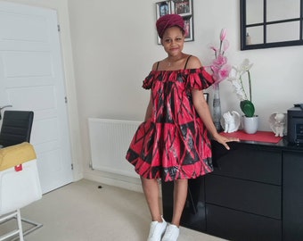 Vestido Ankara con hombros descubiertos y estampado africano. Atuendo sexy de verano.