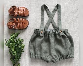 Natürliche Babykleidung Geschenkset salbei grün Träger Shorts Set, Baby Urlaubsshorts Baby Leinen Pumphose, Tauf Outfit